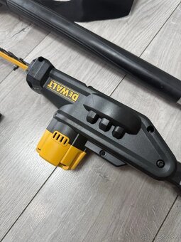 DeWALT DCMPH566N Aku nůžky na živý plot - 7