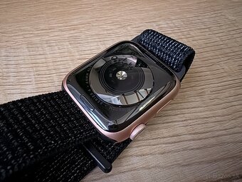 Apple Watch 4, Gold Aluminium, 44mm - 7