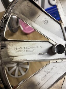 Puklice na VW Passat R16 - 7