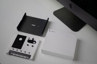 Apple iMac Pro [Xeon W | Vega 64,16GB | 64GB RAM | 2TB SSD] - 7