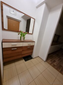 Na prenájom 2 izbový byt v centre Galanty - 7