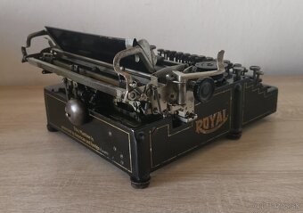 Starožitný písací stroj ROYAL 5 z roku 1912 - 7
