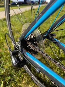 Predám cestný bicykel Frog Road 70 Team Sky edition - 7