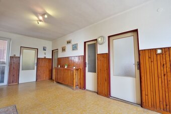 Na predaj: Rodinný dom s veľkým pozemkom– Šurany, časť Kopec - 7