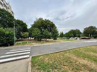 NA PRENÁJOM: VEĽKÝ 2-IZBOVÝ BYT NA ULICI T. VANSOVEJ, TRNAVA - 7