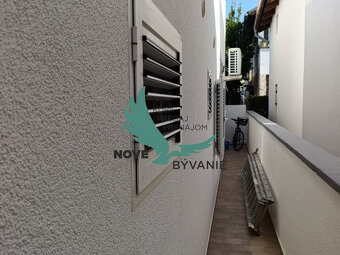 Chorvátsko - Na predaj dom s dvoma apartmánmi len 90 m od mo - 7