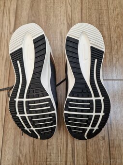Damske bezecke tenisky Nike, UK 6,5, EUR 40,5 - 7
