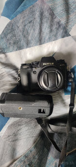 Fujifilm XF 18-55mm F2.8-4 LM OIS a Fujifilm XF 35mm f1.4 - 7