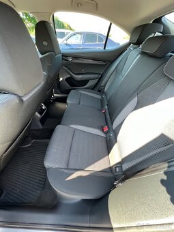 Predám škoda Octavia 2,0 TDI DSG - 7