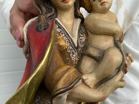 Krásná dřevěná socha Panna Marie s Ježíškem - 7