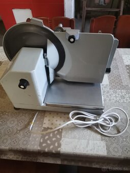 PREDAM RÔZNE PROFESIONÁLNE GASTRO NAREZOVE STROJE-KRAJAČE - 7