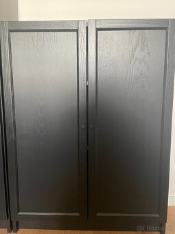Rohová knižnica IKEA Billy so sklenými dvierkami - 7