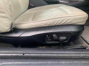 Biely interiér BMW e92 - 7