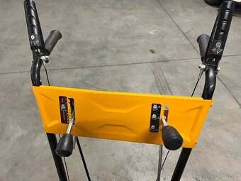 Multifunkčná snehová radlica / zametač - 7