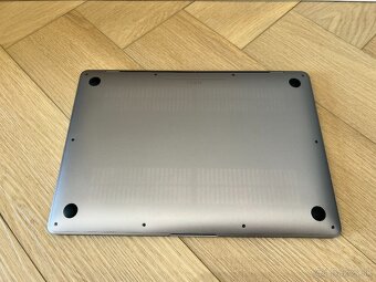 MacBook Air 13" Retina SK Vesmírne sivý 2019 / výborný stav - 7