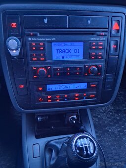 Volkswagen sharan 1.9tdi 85kw 7miestne - 7