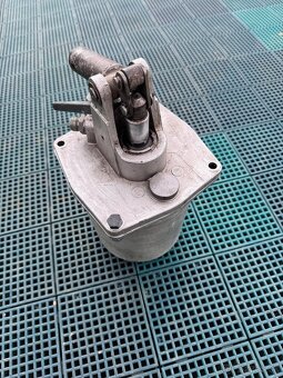 Ručná hydraulická pumpa vyklápacia vlečka - 7