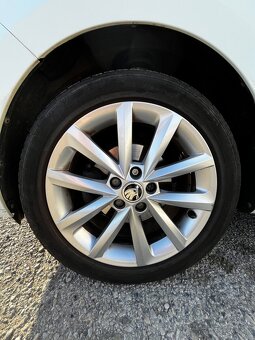 Škoda Rapid 1.0 TSI Ambition so zimnou sadou pneu na diskoch - 7