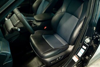 Toyota RAV4 Selection 4X4 Hybrid - 7