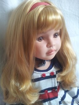 Kĺbová realistická bábika v obojstrannom kabáte - 7