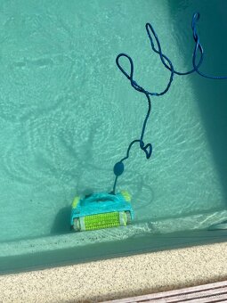 Bazénový samochodiaci vysávač Dolphin Moby - 7