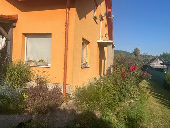 Predáme veľký dvojpodlažný dom s veľkým pozemkom - 7