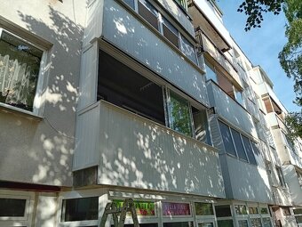 ZASKLENIE BALKÓNA,ČI TERASY LACNEJŠIE? ROLETY, ŽALÚZIE? - 7