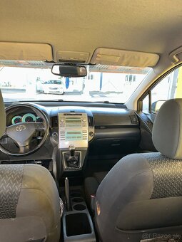 Toyota Corolla Verso kombi - 7