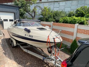 Kajutovy motorovy cln BAYLINER s prívesom a príslušenstvom - 7