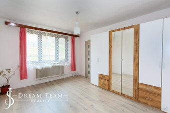 Priestranný rodinný dom pre viacčlennú rodinu v obci Hrušov - 7
