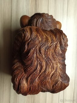 Drevená,ručne vyrezávaná soška OPICE z exotického dreva Suar - 7