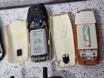 6x staré mobilné telefóny - Nokia, GSM, Ericsson - 7
