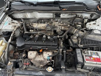 Nissan Almera 1.8 4D - 7