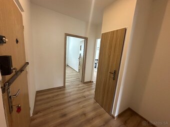 Na predaj krásny zrekonštruovaný 3 izbový by na 2.poschodí - 7