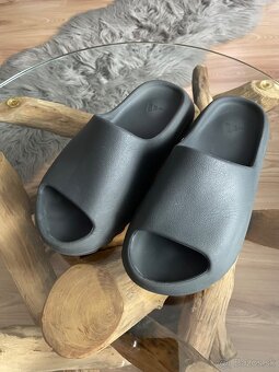 Yeezy slide cierne šľapky 40 - 7