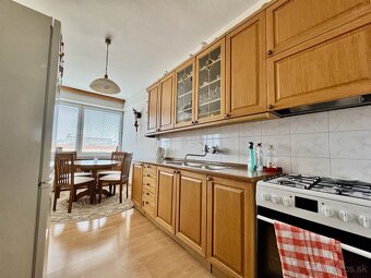 CENTRUM - veľký tehlový 3i byt, 85m2, loggia, garáž - 7