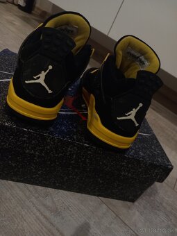 Jordan 4 Retro "Thunder" - 7