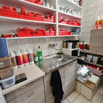 ODSTÚPIM zabehnutý kadernícky salón s novým HEAD SPA
- 7