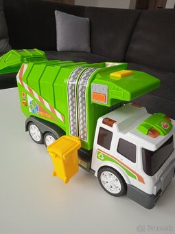 Vlakový rušeň a smetiarske auto - 7
