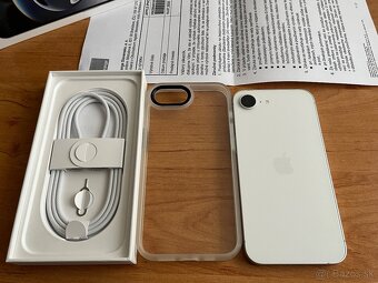 Apple iPhone 16e 128GB - 7