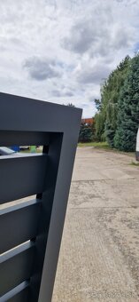 Samonosná hliníková brána - 7