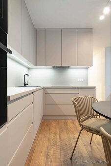 PRENÁJOM - NOVÝ 2 IZB BYT pri JAZERE 80 m2 (2xBALKÓN), NOVOS - 7