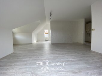 Na predaj veľký podkrovný 2-izbový byt na Andovskej ulici - 7