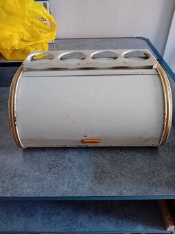 retro chlebnik s držiakom na koreničky - 7