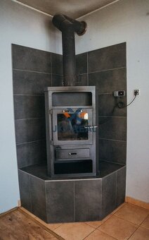 NA PREDAJ 2-poschodový dom s povalou vo výbornej lokalite v - 7