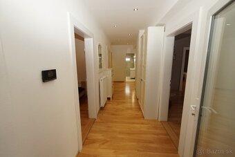 Luxusný 3i byt s parkovaním a priestrannou pivnicou-Centr. - 7