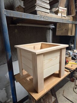 Drevený kvetinač a box s uložným priestorom - 7