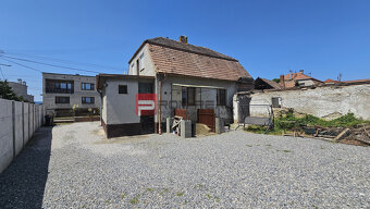 Na predaj rodinný dom s pivnicou a pekným pozemkom - 7