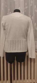 Biely elegantný svetrík veľkosť 140 - 7