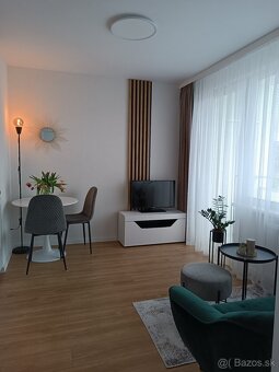 KRÁSNY 2IZBOVÝ BYTÍK V HANDLOVEJ V CENTRE - 7